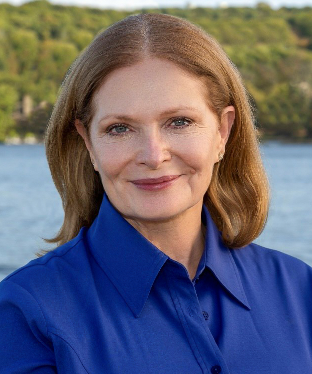 A headshot of Laura O'Reilly-Stanzils